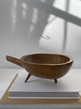 Load image into Gallery viewer, Primitive 3 Legged Bowl with Handle