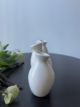 Load image into Gallery viewer, Connecting Bud Vases