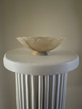 Load image into Gallery viewer, Marble Scalloped Bowl