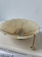 Load image into Gallery viewer, Marble Scalloped Bowl