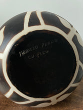 Load image into Gallery viewer, Chulucanas Peruvian Clay Vase