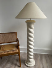 Load image into Gallery viewer, Spiral Plaster Floor Lamp
